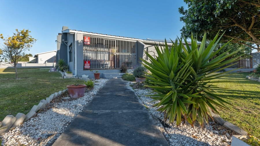 4 Bedroom Property for Sale in Struisbaai Western Cape